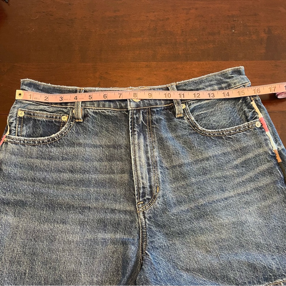 American Eagle Highest Rise 90s Boyfriend Pride Shorts- 10 - Picture 8 of 8